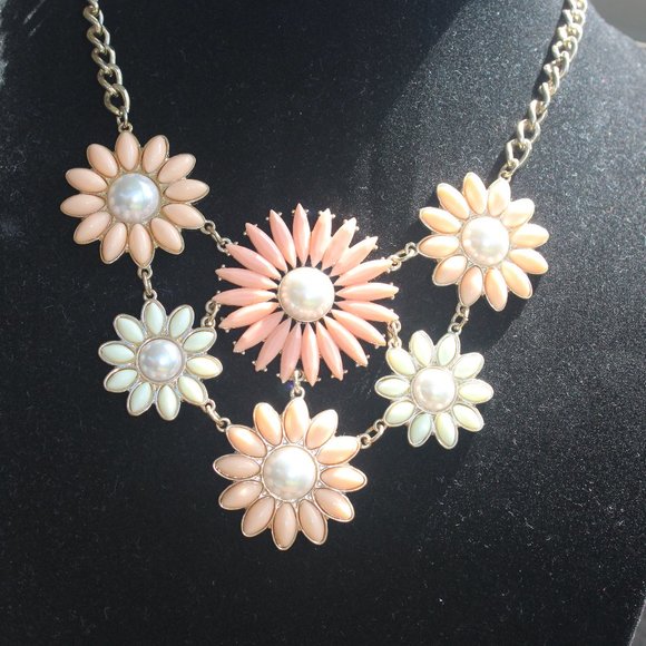Flower Statement Necklace Peach and Pearl - Picture 2 of 5